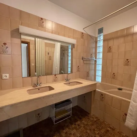 Bord De Avec Jardin Et Wifi Gratuit - Fr-1-361-76