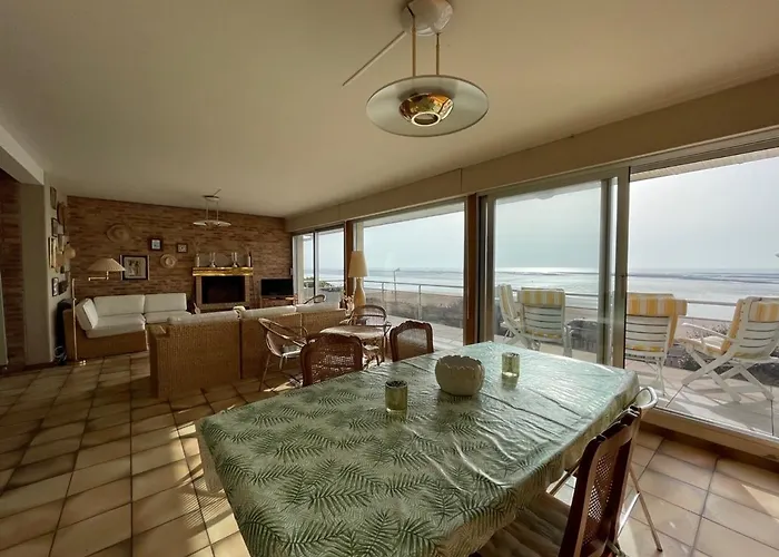 Bord De Avec Jardin Et Wifi Gratuit - Fr-1-361-76 펜션 *