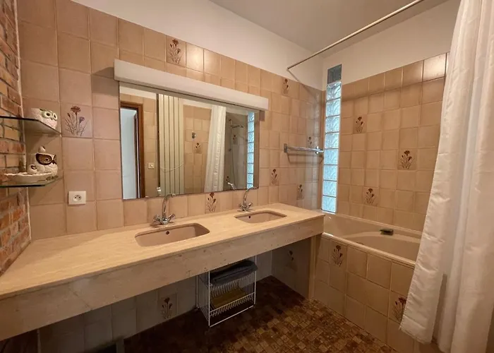 Bord De Avec Jardin Et Wifi Gratuit - Fr-1-361-76